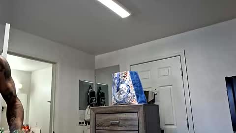 Snapshot of geekedoutlabs chatting on 09/30/25, 04:23 Zanecubano online show from 09/30/25, 04:23