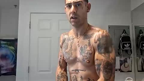 Snapshot of geekedoutlabs chatting on 10/02/25, 06:04 Zanecubano online show from 10/02/25, 06:04