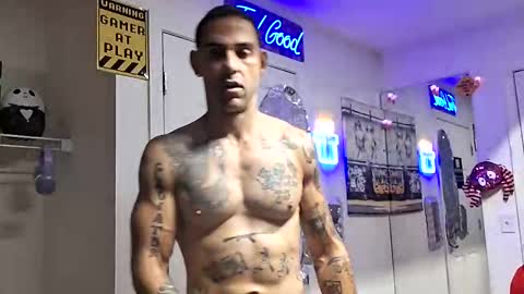 Snapshot of geekedoutlabs chatting on 10/06/25, 01:25 Zanecubano online show from 10/06/25, 01:25