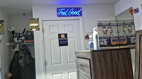 Snapshot of geekedoutlabs chatting on 10/10/25, 08:41 Zanecubano online show from 10/10/25, 08:41