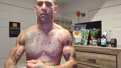 Snapshot of geekedoutlabs chatting on 10/14/25, 11:33 Zanecubano online show from 10/14/25, 11:33