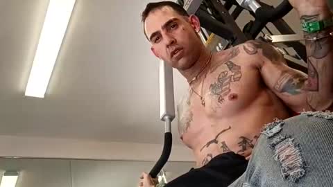 Snapshot of geekedoutlabs chatting on 10/19/25, 05:46 Zanecubano online show from 10/19/25, 05:46