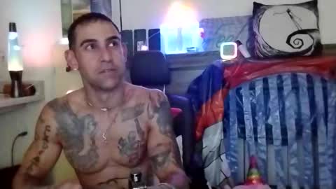 Snapshot of geekedoutlabs chatting on 10/20/25, 10:16 Zanecubano online show from 10/20/25, 10:16