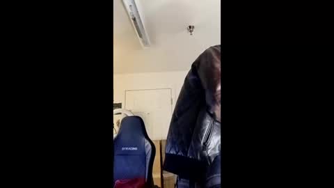 Snapshot of geekedoutlabs chatting on 12/15/25, 02:21 Zanecubano online show from 12/15/25, 02:21