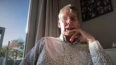 Snapshot of geertjem chatting on 10/24/25, 02:13 geertjem online show from 10/24/25, 02:13