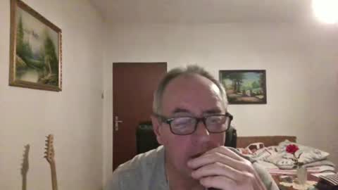 Snapshot of gelaktiv chatting on 12/01/24, 09:59 gelaktiv online show from 12/01/24, 09:59
