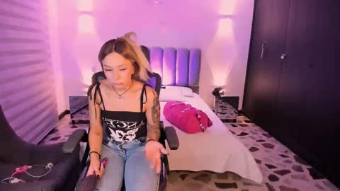 Gemma online show from 11/12/25, 04:46