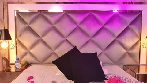 Snapshot of gemma_sm chatting on 09/18/25, 03:19 Maria online show from 09/18/25, 03:19