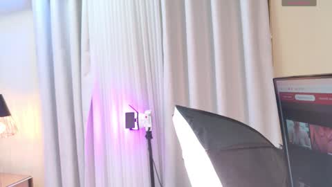 Snapshot of gemma_sm chatting on 11/20/25, 03:07 Maria online show from 11/20/25, 03:07