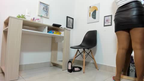 Snapshot of genesis_torres chatting on 10/24/25, 04:53 Genesis online show from 10/24/25, 04:53