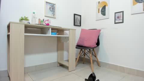 Snapshot of genesis_torres chatting on 10/25/25, 05:15 Genesis online show from 10/25/25, 05:15