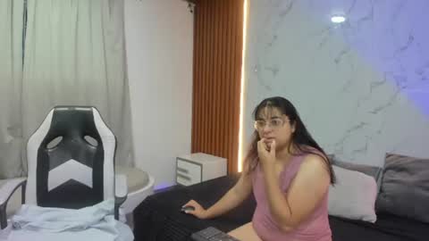 genesis_y_moon online show from 06/26/26, 10:41