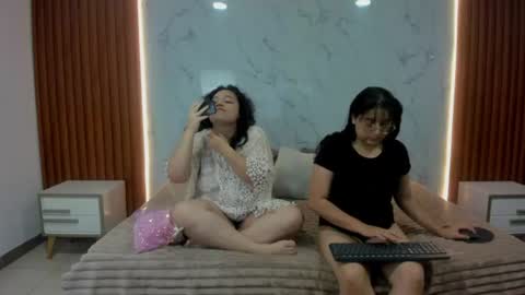 genesis_y_moon online show from 07/27/26, 11:39