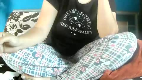 Snapshot of geneviev3 chatting on 06/20/26, 11:46 Geny online show from 06/20/26, 11:46