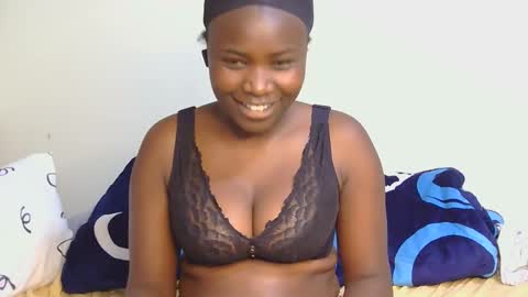 Snapshot of geni_smart chatting on 11/12/25, 10:09 Luciana online show from 11/12/25, 10:09