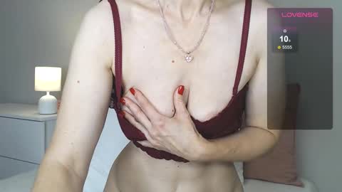 Snapshot of gentlywomen chatting on 11/02/25, 08:17 Elena online show from 11/02/25, 08:17