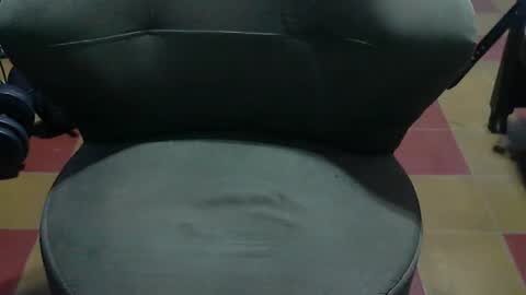 Snapshot of genuino2019 chatting on 12/14/25, 04:29 Genuino online show from 12/14/25, 04:29