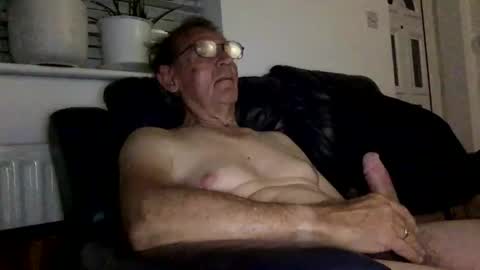 Snapshot of geoff242535 chatting on 10/19/25, 09:59 geoff242535 online show from 10/19/25, 09:59