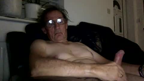 Snapshot of geoff660021 chatting on 12/14/25, 10:14 geoff660021 online show from 12/14/25, 10:14