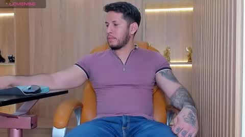 Snapshot of george_diesell_ chatting on 11/17/25, 08:25 George online show from 11/17/25, 08:25