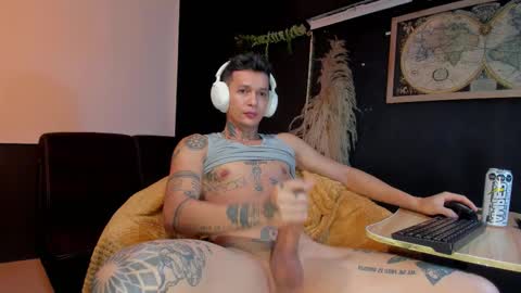 Snapshot of george_prince2 chatting on 11/11/25, 10:15 independent model online show from 11/11/25, 10:15