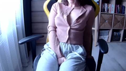 Melissa online show from 11/19/25, 01:00