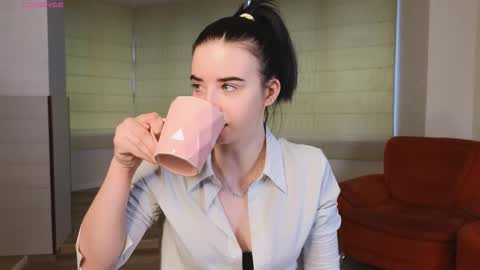 Snapshot of georginatrue chatting on 10/12/25, 03:05 My name is Kelly online show from 10/12/25, 03:05