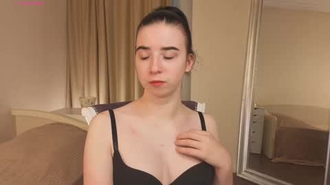 Snapshot of georginatrue chatting on 10/18/25, 03:09 My name is Kelly online show from 10/18/25, 03:09