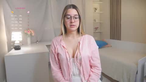 Snapshot of georginatrue chatting on 12/04/25, 03:16 My name is Kelly online show from 12/04/25, 03:16