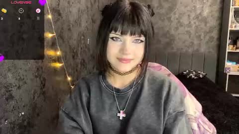 EmelyWoodes online show from 06/30/26, 08:04