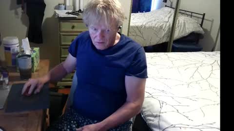 Snapshot of gethyn chatting on 10/12/25, 06:18 Gethyn online show from 10/12/25, 06:18