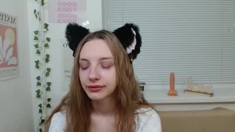Snapshot of gf_yup chatting on 01/16/25, 01:47 Alexa online show from 01/16/25, 01:47