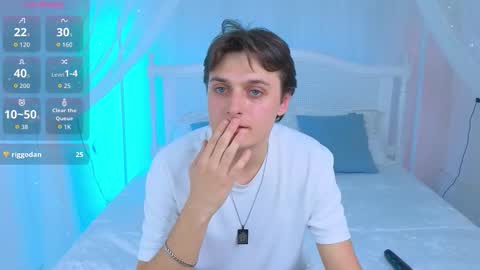 Snapshot of ggimperator chatting on 10/31/25, 06:42 Alex online show from 10/31/25, 06:42