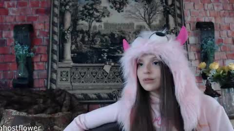 Snapshot of ghostflower chatting on 09/18/25, 05:59 ghostflower online show from 09/18/25, 05:59