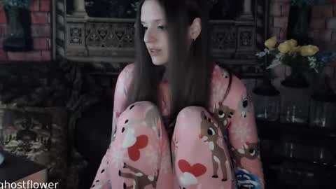 Snapshot of ghostflower chatting on 09/19/25, 11:16 ghostflower online show from 09/19/25, 11:16