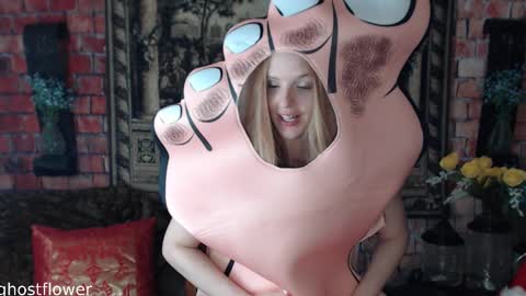 Snapshot of ghostflower chatting on 10/31/25, 06:20 ghostflower online show from 10/31/25, 06:20