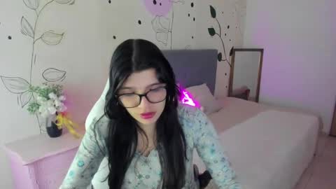 Snapshot of gia_brawn chatting on 10/25/25, 11:40 Gia online show from 10/25/25, 11:40