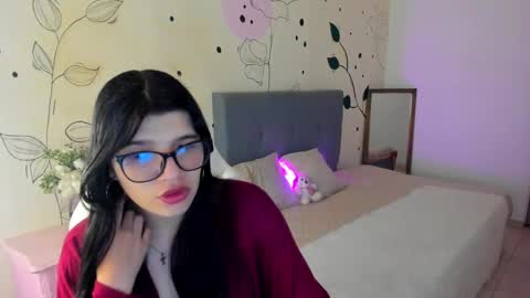 Snapshot of gia_brawn chatting on 10/26/25, 11:49 Gia online show from 10/26/25, 11:49