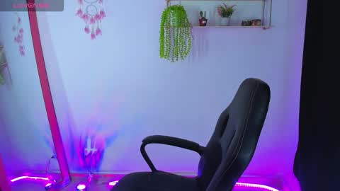 Snapshot of gia_contii chatting on 11/06/25, 11:04 giaaaa online show from 11/06/25, 11:04