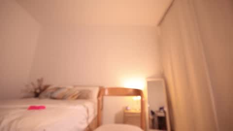 Leo online show from 11/24/25, 10:53