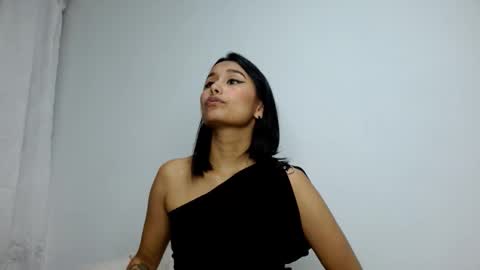 Snapshot of gia_lee10 chatting on 09/25/25, 02:59 Gia Lee online show from 09/25/25, 02:59