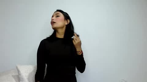 Snapshot of gia_lee10 chatting on 09/27/25, 02:16 Gia Lee online show from 09/27/25, 02:16