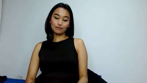 Snapshot of gia_lee10 chatting on 10/06/25, 02:42 Gia Lee online show from 10/06/25, 02:42