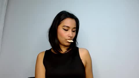 Snapshot of gia_lee10 chatting on 10/13/25, 03:17 Gia Lee online show from 10/13/25, 03:17