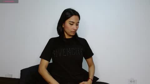 Snapshot of gia_lee10 chatting on 10/19/25, 04:57 Gia Lee online show from 10/19/25, 04:57