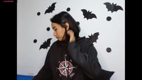 Snapshot of gia_lee10 chatting on 10/24/25, 02:30 Gia Lee online show from 10/24/25, 02:30