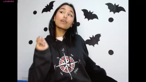 Snapshot of gia_lee10 chatting on 10/28/25, 02:59 Gia Lee online show from 10/28/25, 02:59