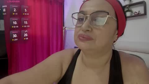 Snapshot of gia_nahomi chatting on 10/25/25, 04:24 nahomi online show from 10/25/25, 04:24