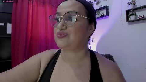 Snapshot of gia_nahomi chatting on 11/09/25, 04:27 nahomi online show from 11/09/25, 04:27