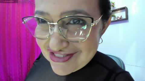 Snapshot of gia_nahomi chatting on 11/18/25, 10:03 nahomi online show from 11/18/25, 10:03